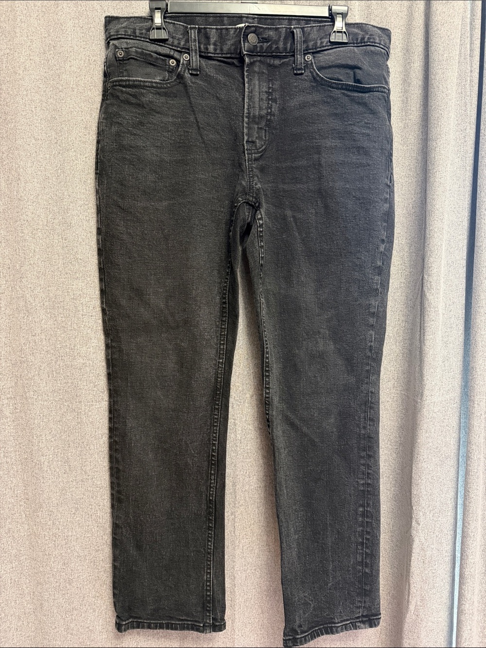 Old Navy Women's Straight Leg Jeans in Black Wash